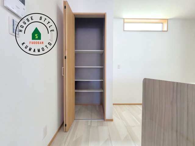 熊本市北区徳王2丁目第1-3棟（2号棟）の内観：施工例|収納には困りません。