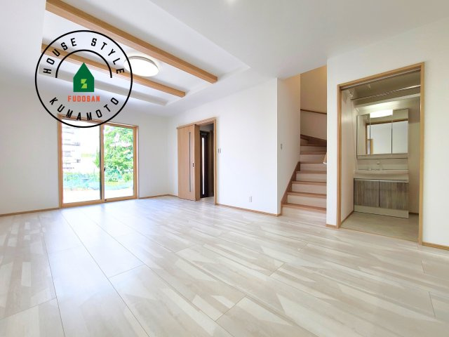 熊本市北区徳王2丁目第1-3棟（2号棟）の内観：施工例|多くの時間を過すことになるリビングだからこそ、いつも穏やかな空間・解放感が味わえ毎日が充実します。