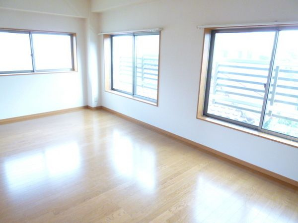 森アパート【10,000円キャッシュバック対象物件】の居間・リビング|ゆったり過ごせるリビングです