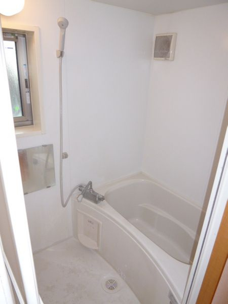 森アパート【10,000円キャッシュバック対象物件】の浴室|コンパクトで使いやすいお風呂です