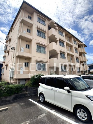 【駐車場】 | リバーサイド八番館 | 車をお持ちの方に嬉しい駐車場付きの物件です