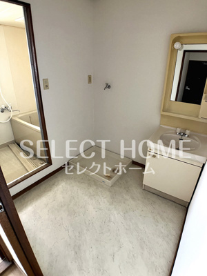  | リバーサイド八番館