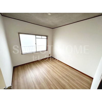 【寝室】 | リバーサイド八番館 | 落ち着いた色調の寝室です