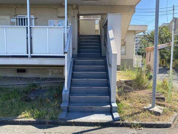 ビレッジハウス西夢前第二1号棟のエントランス