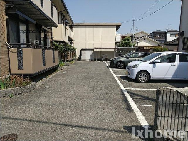 アイボリーハウスの駐車場|カースペースがあります