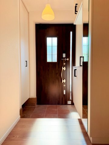 伊丹市山田　中古戸建の玄関