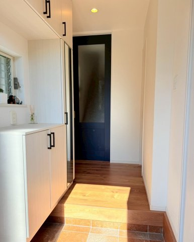 伊丹市山田　中古戸建の玄関