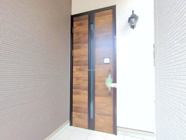 ふじみ野市西２丁目の新築一戸建の玄関