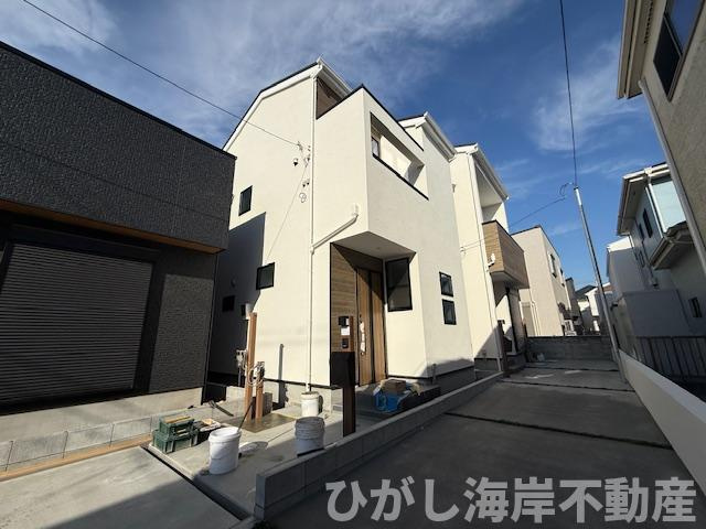 茅ヶ崎市緑が浜　新築戸建　全２棟の前面道路含む現地写真|2月21日撮影　外構工事中　現地外観
