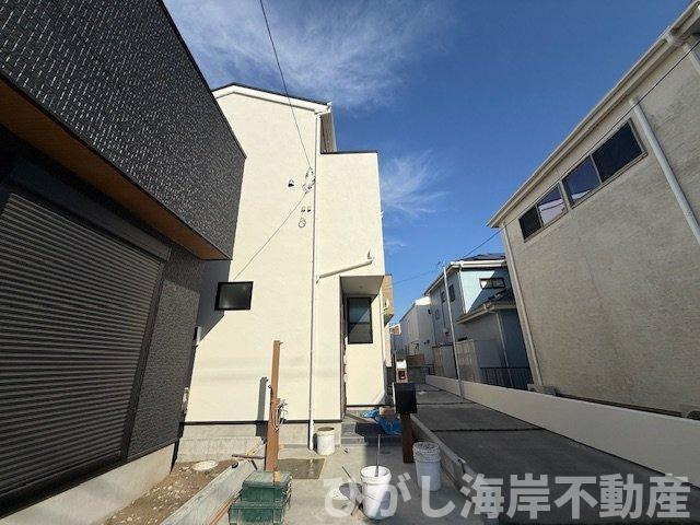 茅ヶ崎市緑が浜　新築戸建　全２棟の外観|2月21日撮影　外構工事中　現地外観