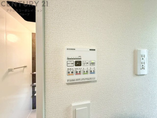 暖房機能があるため、冬場でも温かい浴室で入浴でき、乾燥機能があるため、水気を素早く取り除けます。また、換気機能があるため、湿気を素早く排出してカビや雑菌の発生を防ぐことができます。