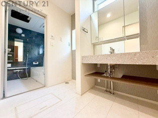 全居室が南向き。リビングやバルコニーにもたっぷりと陽が差し込み、明るく快適な毎日をサポート。