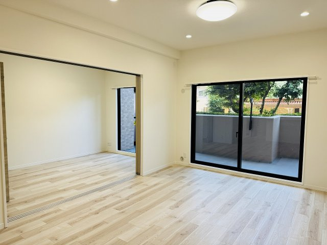 タウンズ八王子オークヒルの居間・リビング|～14.0帖の明るいLDKで、家族団欒の時間をお過ごしいただけます～