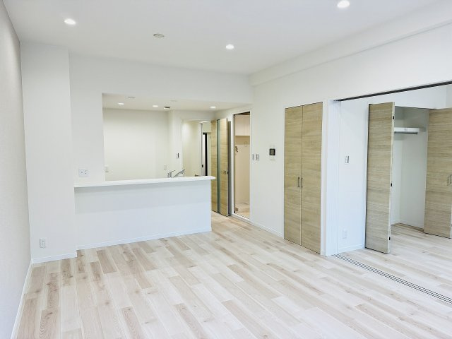 タウンズ八王子オークヒルの居間・リビング|～14.0帖の明るいLDKで、家族団欒の時間をお過ごしいただけます～