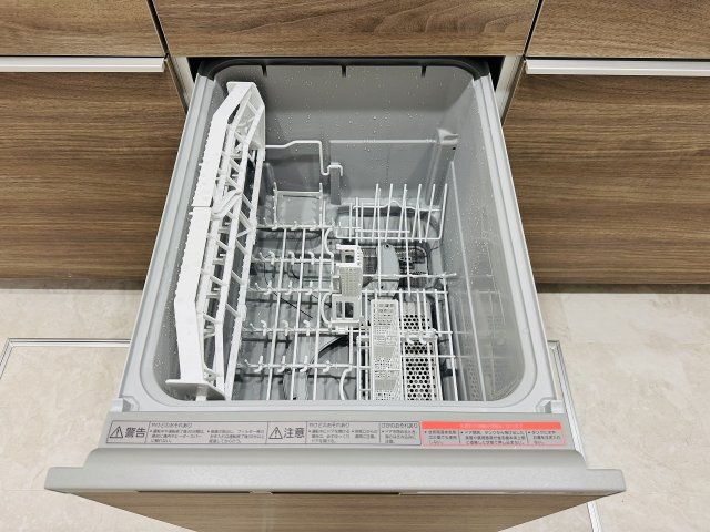 タウンズ八王子オークヒルのキッチン|～食洗機付き　食事後の食器洗いはお任せ、家族でゆっくりとくつろげます～