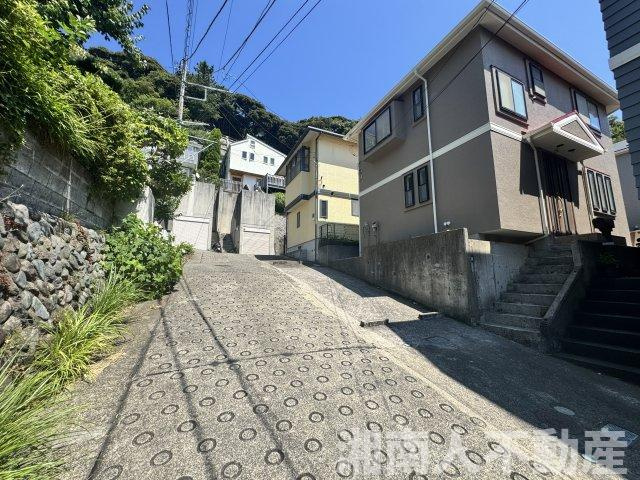 鎌倉市稲村ケ崎５丁目５－８戸建ての前面道路含む現地写真|前面道路含む現地写真です