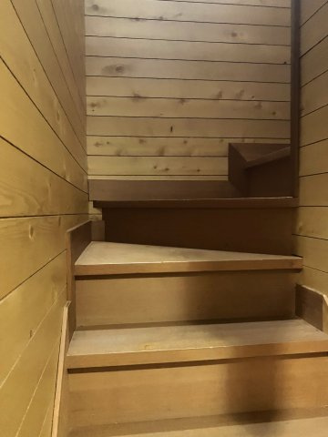 西伯郡伯耆町金屋谷岩立　中古別荘（128-22）のその他|階段
