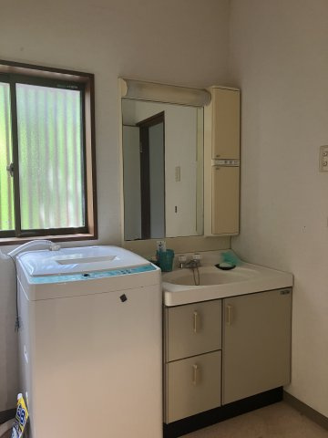 西伯郡伯耆町金屋谷岩立　中古別荘（128-22）の独立洗面台