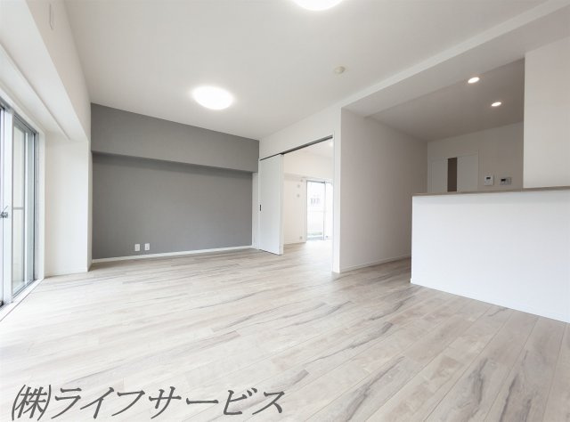 【居間・リビング】 | マンション西宮原 | 室内改装済なのですぐにお住まい頂けます