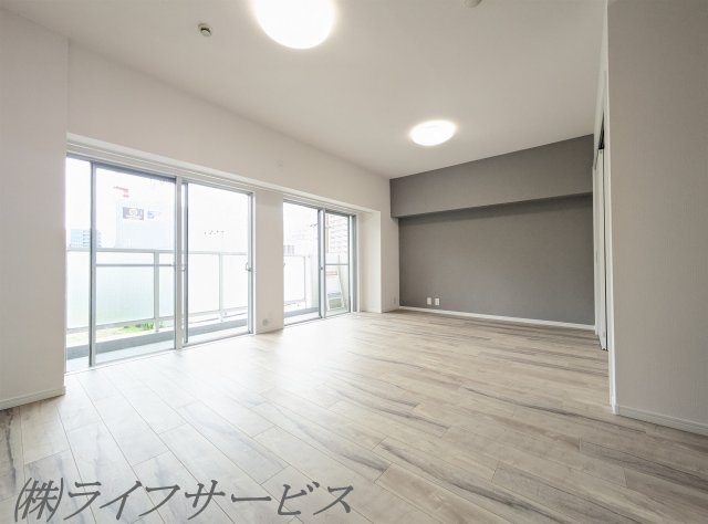 【居間・リビング】 | マンション西宮原 | 室内改装済なのですぐにお住まい頂けます