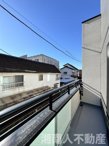 鎌倉市小袋谷２丁目６７２－２新築戸建のバルコニー|開放的で明るい空間を演出してくれるバルコニーです