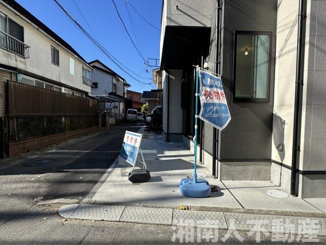 鎌倉市小袋谷２丁目６７２－２新築戸建の前面道路含む現地写真|前面道路含む現地写真です