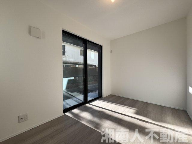 鎌倉市小袋谷２丁目６７２－２新築戸建の洋室|個人の部屋や寝室として使える洋室です