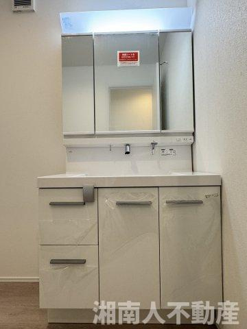 鎌倉市小袋谷２丁目６７２－２新築戸建の独立洗面台|独立洗面台で身支度をすべて済ませてしまいましょう