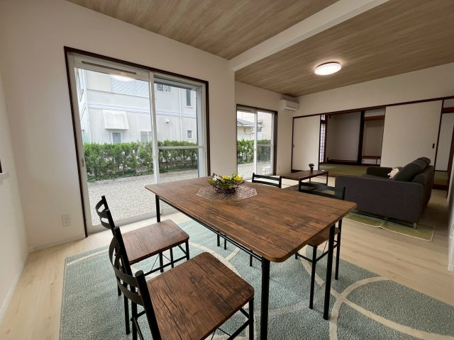 【居間・リビング】 | 皇徳寺台4丁目　中古住宅