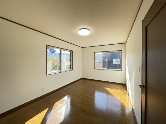 三戸郡階上町大字赤保内字柳沢の洋室