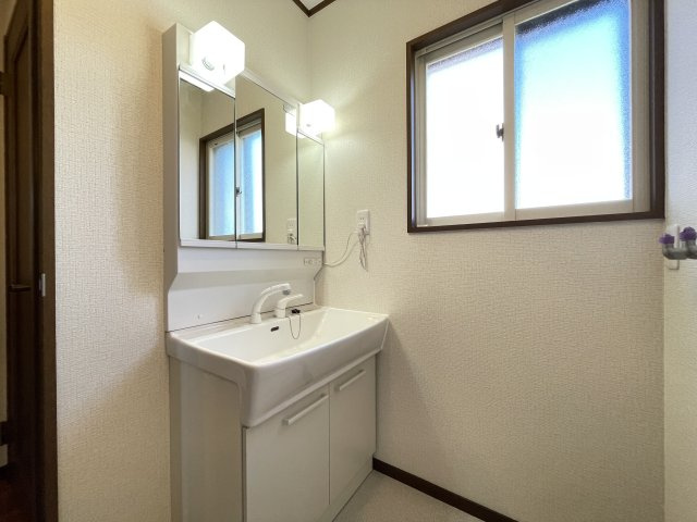 三戸郡階上町大字赤保内字柳沢の独立洗面台