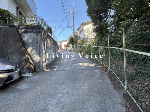 【前面道路含む現地写真】 | 【仲介手数料０円】相模原市中央区陽光台4丁目　新築一戸建て | 相模原市中央区陽光台4丁目　新築一戸建て