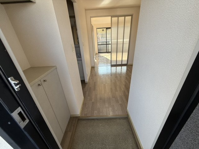 ハイツ白河の玄関