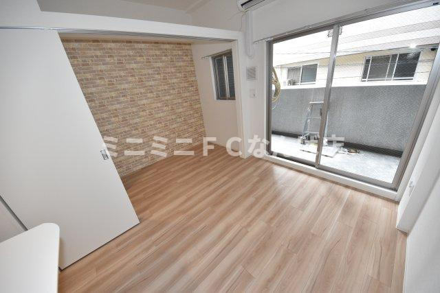 セレニテ難波ミラク壱番館の居間・リビング