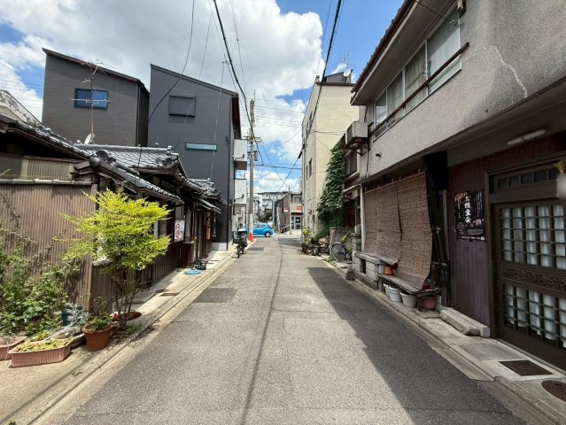 西ノ京藤ノ木町の前面道路含む現地写真