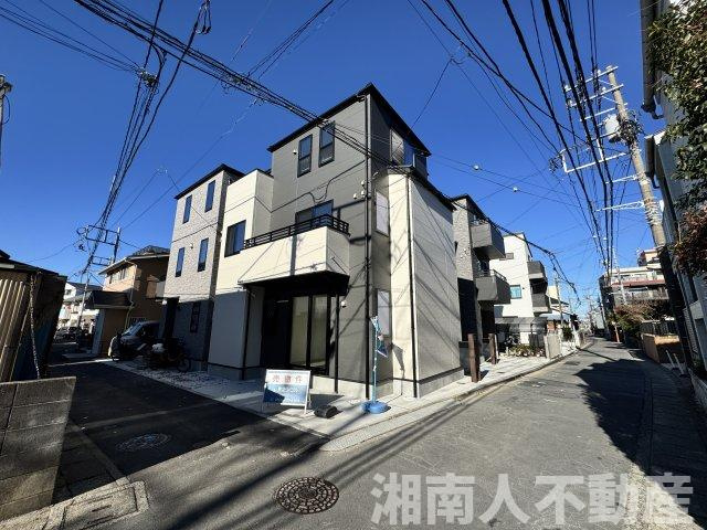 鎌倉市小袋谷２丁目６７２－２新築戸建の前面道路含む現地写真