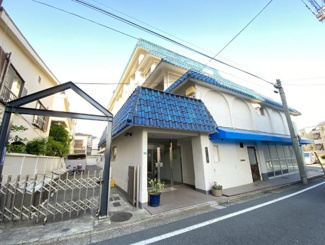 【外観】 | 洗練された印象の外観で訪れる人の記憶にも残るスタイリッシュな邸宅。