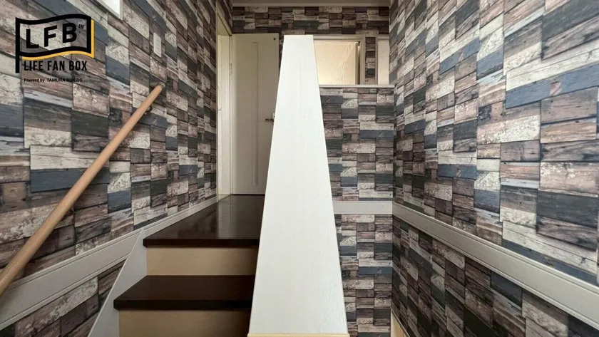 仲介手数料不要　LFB再生住宅合志市幾久富【南ヶ丘小・合志中】のその他|【廊下】 ※リフォーム前の写真です※ 家族の会話が自然と増えるリビング階段です♪