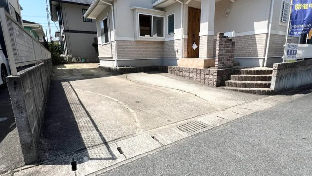 仲介手数料不要　LFB再生住宅合志市幾久富【南ヶ丘小・合志中】の庭|【駐車場】 駐車は最大4台可能！同分譲地内でも広い方です♪