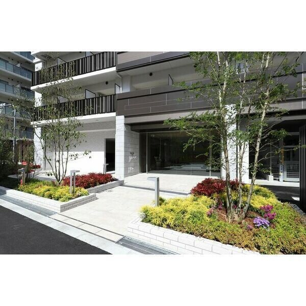 スプランディッド十三本町のエントランス