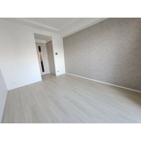 スプランディッド十三本町の洋室