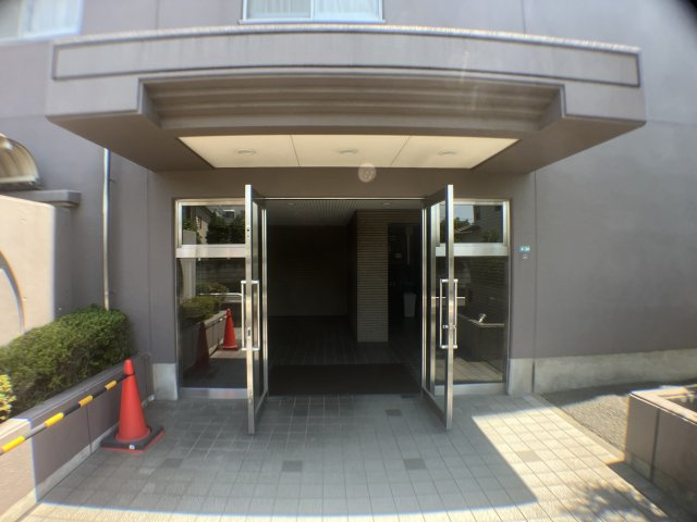 メロード西浦和のエントランス