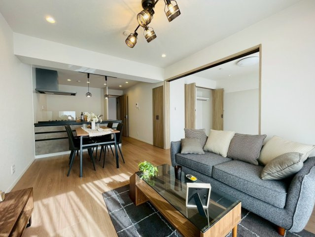 伏見日光ハイツ2号棟の居間・リビング