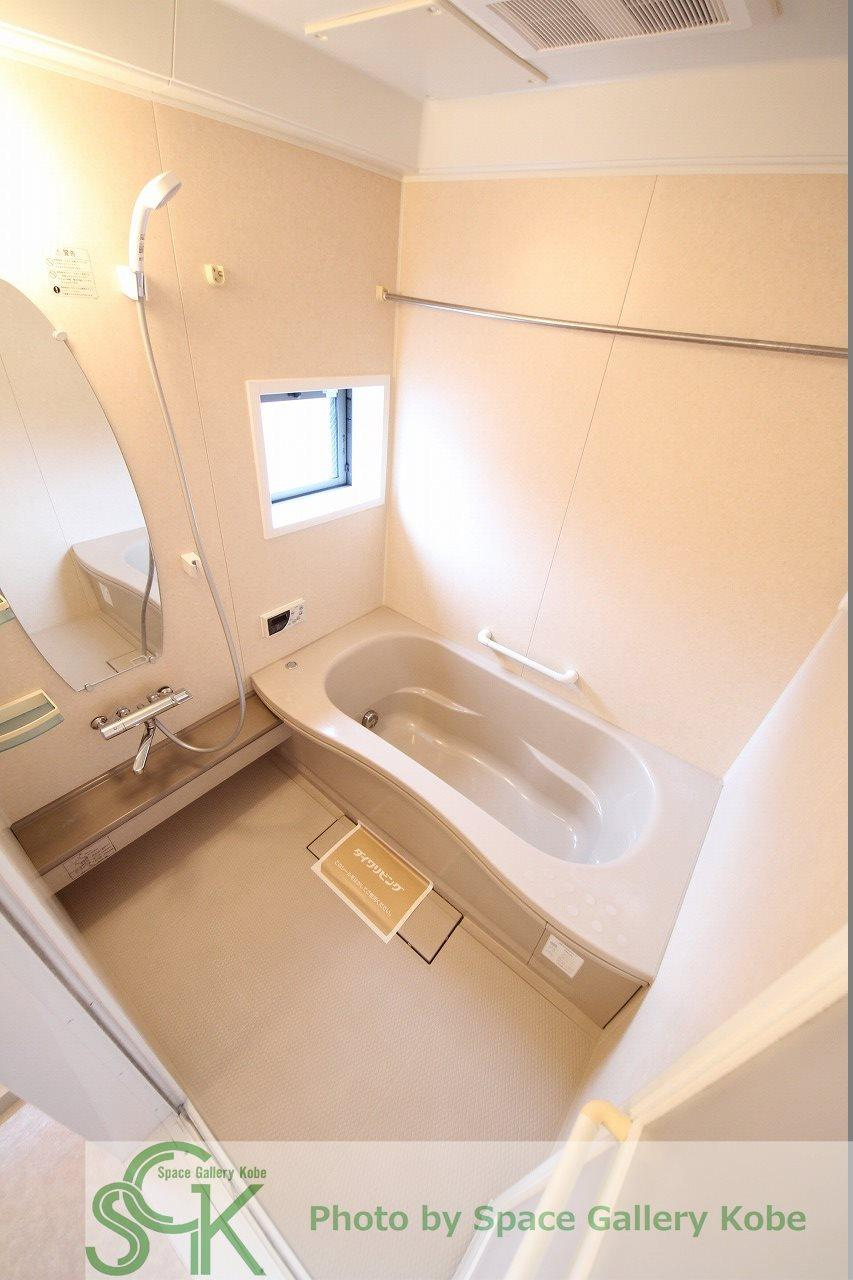 アルスクレストⅡの浴室|※お部屋により仕様が異なる場合があります。