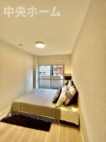 上野永谷タウンプラザの寝室|【寝室】心と体をゆったりと安らげる主寝室。寝室のゆとりが大きい分だけ、暮らしの安らぎは深まります。一日の疲れを癒すだけでなく、ご夫婦の親密な語らいを紡ぎ出します