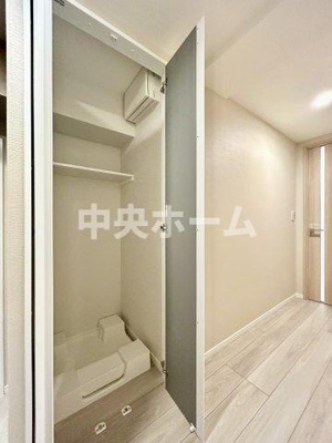 【ランドリースペース】 | 上野永谷タウンプラザ | 【ランドリースペース】担当者がスケールを持ち歩いておりますので、ご見学時には現在お使いの洗濯機などがきちんと収まるかなどもチェックして下さい。見学前に測っておくと非常に便利だと思います。