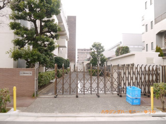 【その他共用部分】 | 幅広いエントランス入口となります。