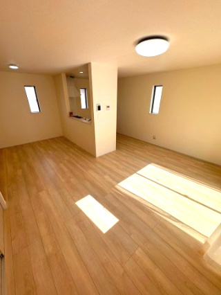 沼津市市中沢田Ⅰ　新築戸建　全6棟　A棟　　の居間・リビング|現地写真