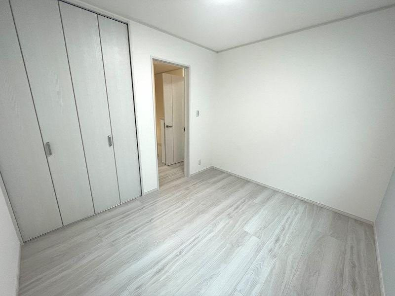 東香里元町　新築一戸建ての子供部屋|洋室5.25帖　クローゼット
■物件内覧・資金計画相談・住宅ローン相談、リフォーム相談、お問合せ受付中■
※当日・翌日のご内覧、ご相談はお電話でのお問合せがスムーズです！