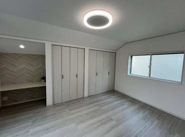 東香里元町　新築一戸建ての洋室|洋室8.437帖　クローゼット　カウンター
■物件内覧・資金計画相談・住宅ローン相談、リフォーム相談、お問合せ受付中■
※当日・翌日のご内覧、ご相談はお電話でのお問合せがスムーズです！